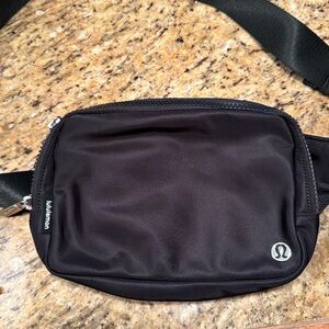 Everywhere belt bag- lululemon 2L